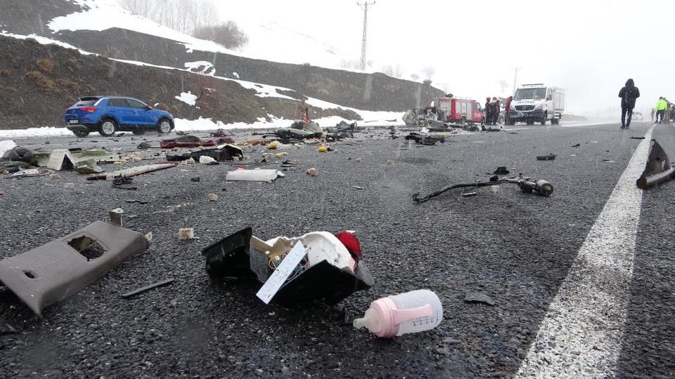 Korkunç kazada ölü sayısı 3 oldu: Ağır yaralanan 6 aylık bebek hastanede vefat etti