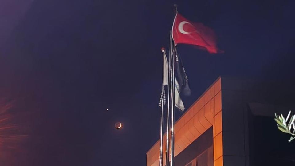 Aydın'da Türk bayrağı ile ay ve yıldız aynı karede