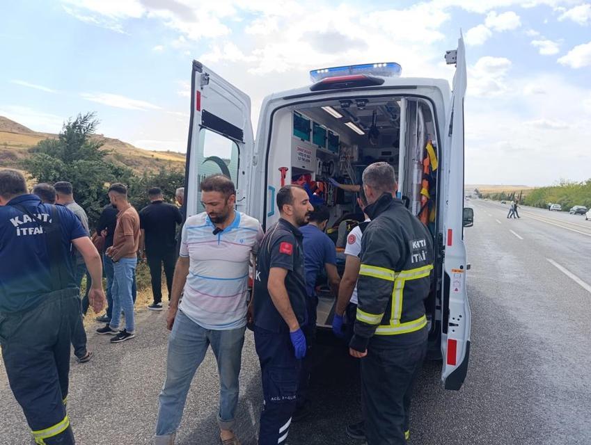Otomobil şarampole yuvarlandı: 2 yaralı