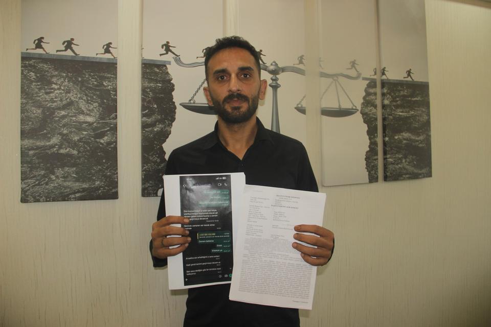 ŞANLIURFA'DA EVLENDİĞİ KADINLA SADECE 1 AY YAŞAYAN ADAMIN HAYATI KABUSA DÖNÜŞTÜ KARISININ SEVGİLİSİ OLDUĞU İLERİ SÜRÜLEN KİŞİ TARAFINDAN BIÇAKLANDI ÖLÜM TEHDİTLERİ ALDIĞINI İLERİ SÜREN ADAM YARDIM İSTEDİ ÖMER ATILGAN: "EŞİM İLAÇ TEMİN EDİP 1 AYLIK BEBEĞİ ALDIRDI"