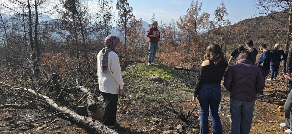 Menteşe’nin gönüllü gençlerinden örnek çevre hareketi