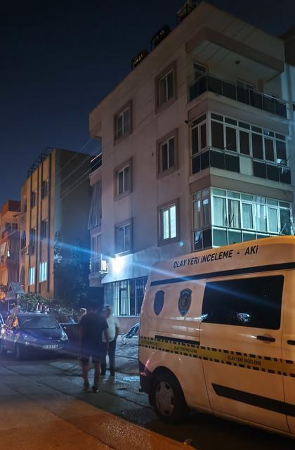 EVİNDE ÖLÜ OLARAK BULUNAN 7 AYLIK HAMİLE HEMŞİRE İÇİN GÖZYAŞLARI SEL OLDU GÖREV YAPTIĞI HASTANEDE DÜZENLENEN TÖRENLE SON YOLCULUĞUNA UĞURLANDI