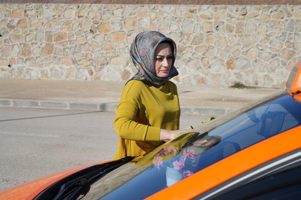 "TAKSİCİ ABLA" KADIN YOLCULAR İÇİN DİREKSİYON BAŞINDA