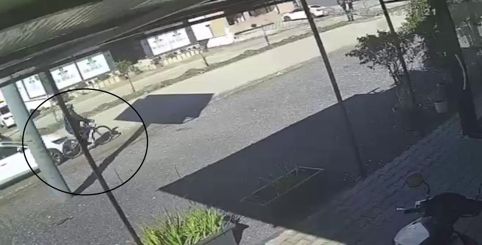 Otomobilin çarptığı bisikletli öldü