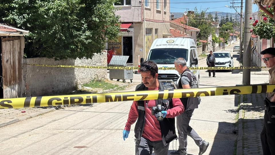 Geri manevra yapan aracın çarptığı kadın hayatını kaybetti