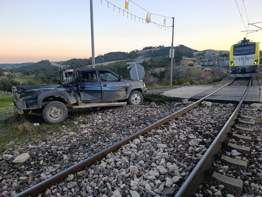 Tren pikaba çarptı