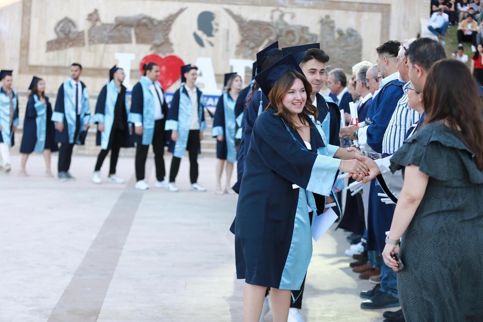 ADÜ Ziraat Fakültesi, mezunlarını görkemli bir törenle uğurladı