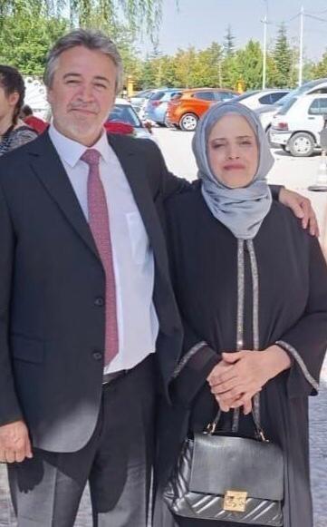 Anne ve babasını öldürdü