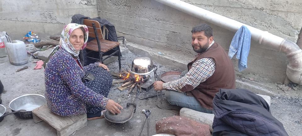 ÇIRAK BULAMAYINCA, İŞİ HANIMINA ÖĞRETTİ, ŞİMDİ ZAMANLA YARIŞIYORLAR
