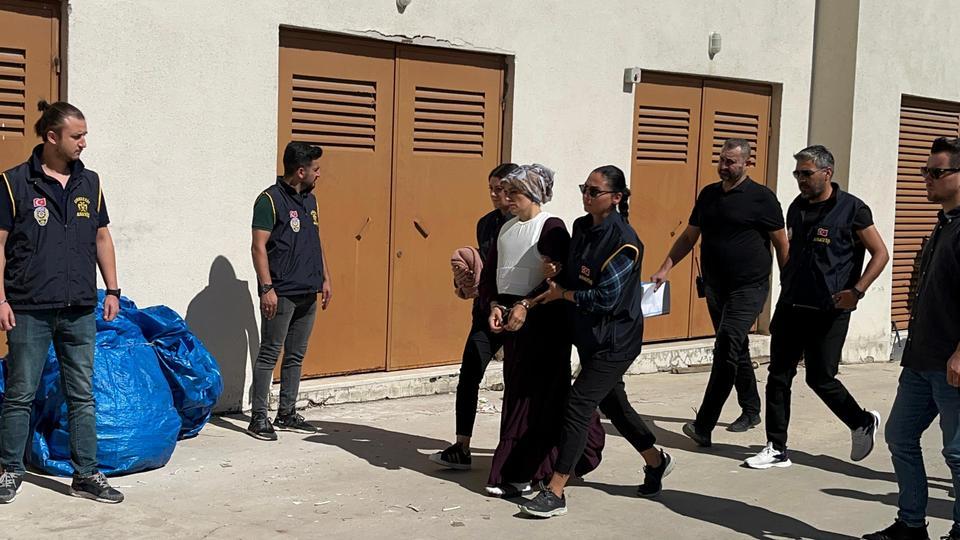 TELEFON KABLOSUYLA BOĞMUŞLAR: YASAK AŞK CİNAYETİNDE KADIN VE ARKADAŞI ADLİYEDE
