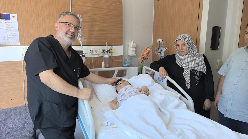 Kilo ağırlığındaki kadından 3 kilo kist çıktı