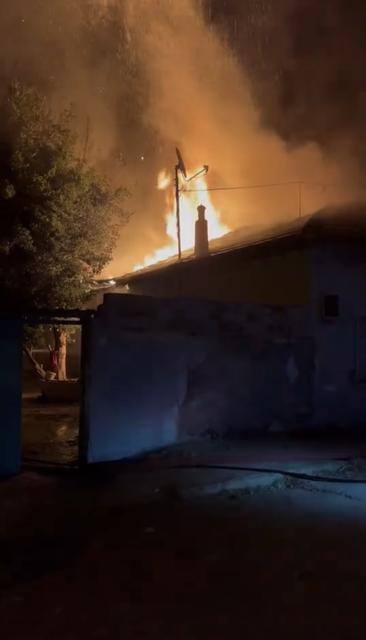 Ahır alevlere teslim oldu