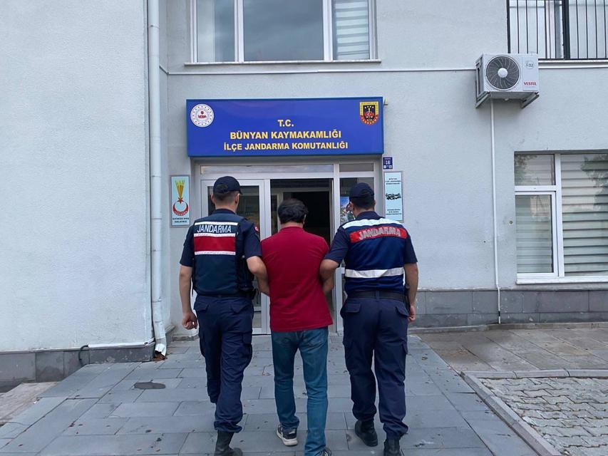 FETÖ üyesi şahıs jandarmadan kaçamadı