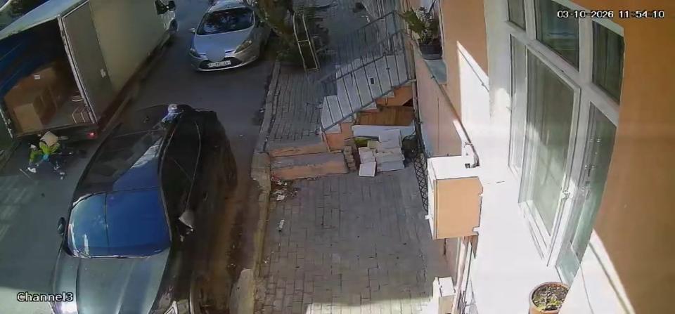 Kamyonetin altında kalan kadın hayatını kaybetti