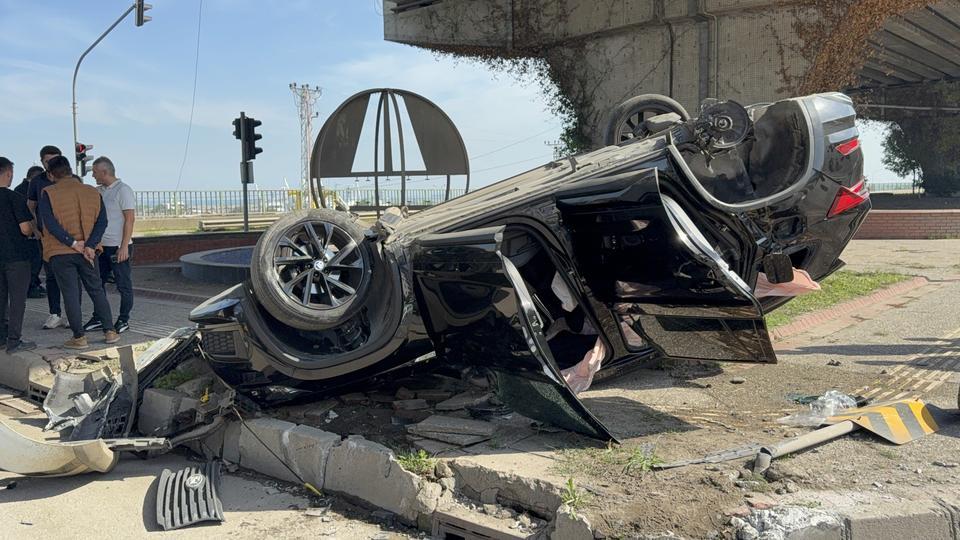 Bir saat önce 2,6 milyon liraya aldığı otomobile başka araç çarptı