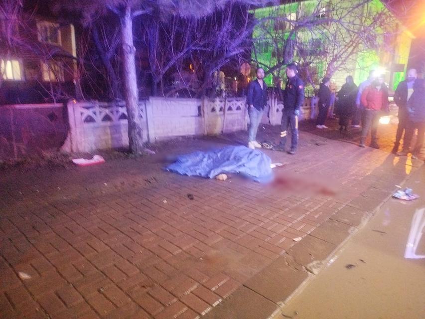 Otomobilin çarptığı kadın hayatını kaybetti