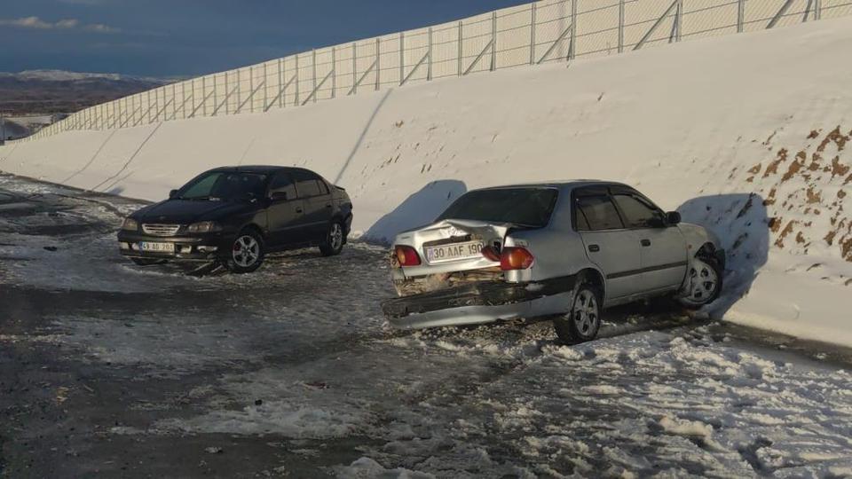 3 aracın karıştığı zincirleme trafik kazası: 5 yaralı