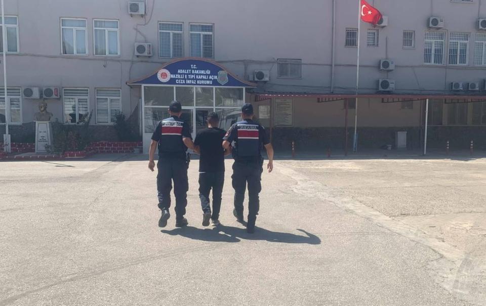 Aydın’da aranan kişi yol kontrolünde yakalandı