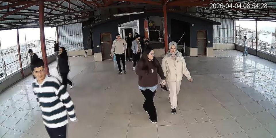 5.2 büyüklüğünde depremde korku dolu anlar