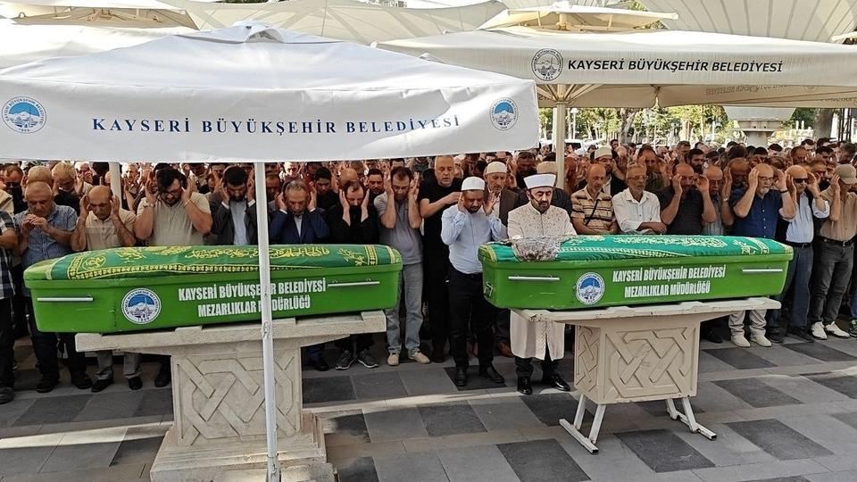 Feci kazada hayatını kaybeden anne-oğul toprağa verildi