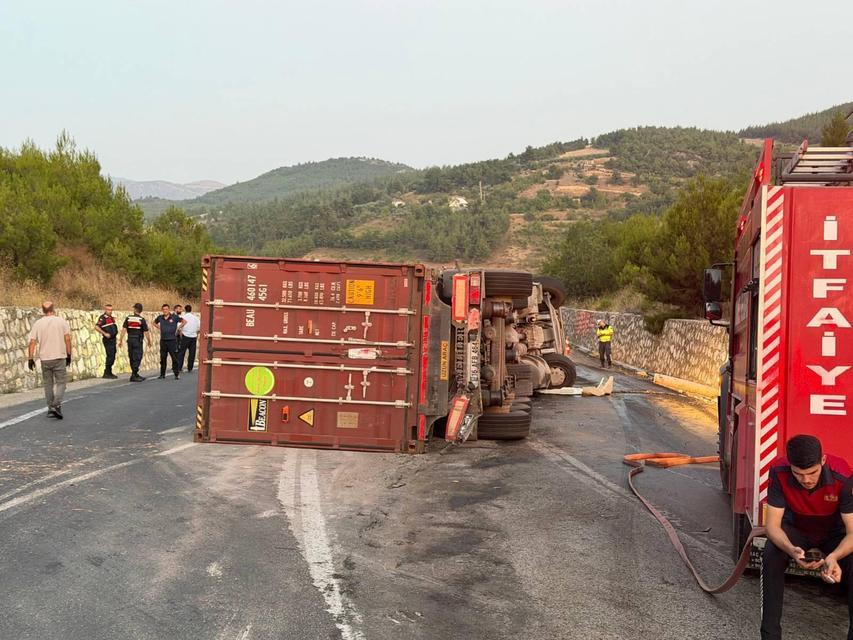 2 tır çarpıştı, 1 kişi yaralandı