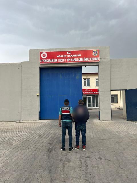 Hırsızlık suçundan aranan kişi yakalandı