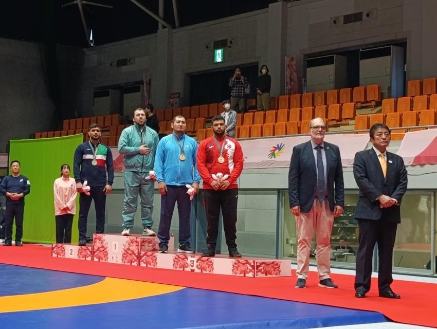 Millî güreşçi Berke Nergiz, Tokyo'dan madalyayla döndü