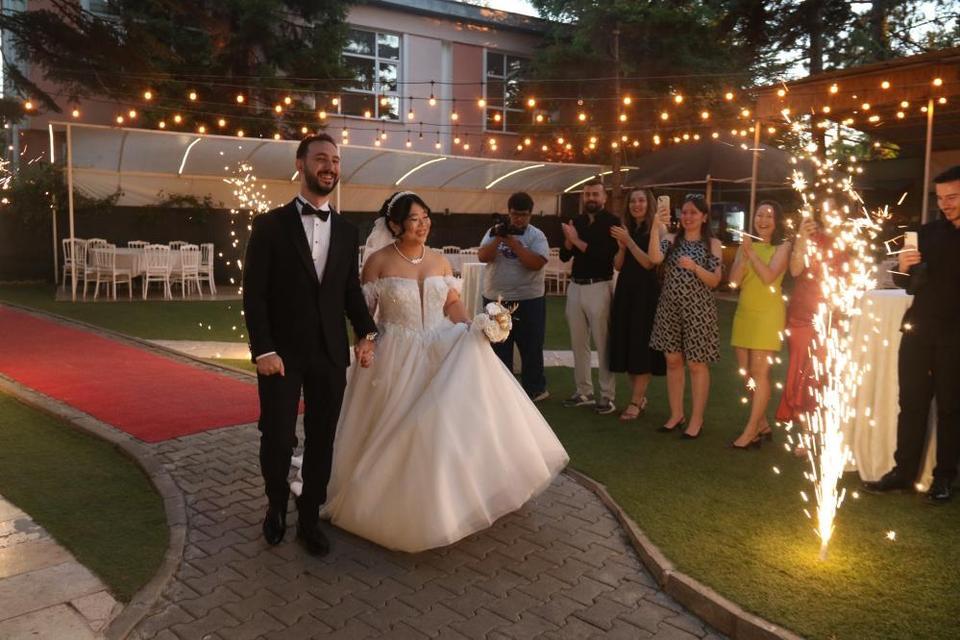 İrlanda'da başlayan aşk, unutulmaz düğünle taçlandı!