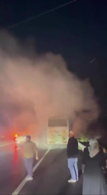 Yolcu midibüsünden alevler yükseldi