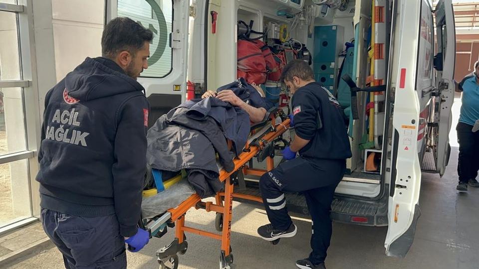 Otomobiller çarpıştı: 3 infaz koruma memuru yaralandı