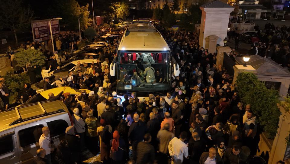 Hacı adayları dualarla kutsal topraklara uğurlandı