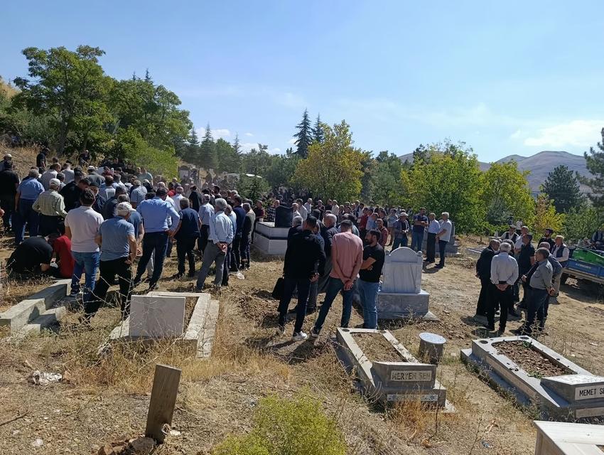 MALATYA'DA KAZADA HAYATINI KAYBEDEN GENÇ SAĞLIK ÇALIŞANI SON YOLCULUĞUNA UĞURLANDI