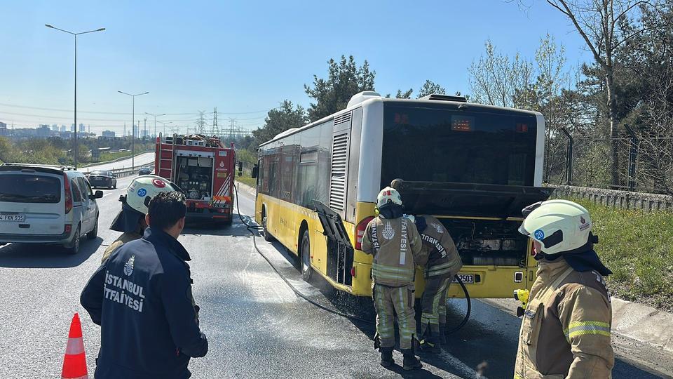 Belediye otobüsünde korkutan yangın