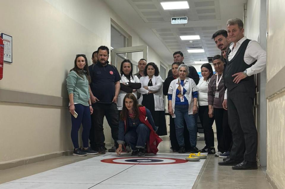 Sağlık çalışanları sporla moral buldu