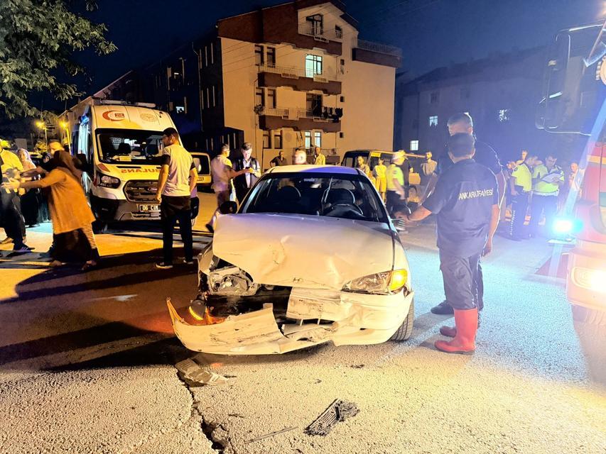 İki araç çarpıştı: 1 yaralı