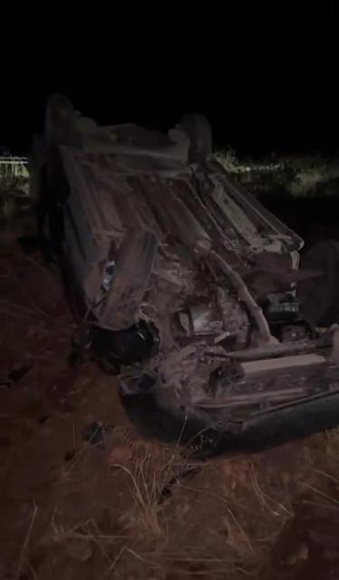 Devrilen otomobildeki kadın öldü, eşi ve oğlu yaralandı