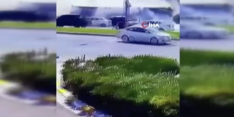 Ters yöne giren kamyon araçları biçti: 4 ölü, 8 yaralı