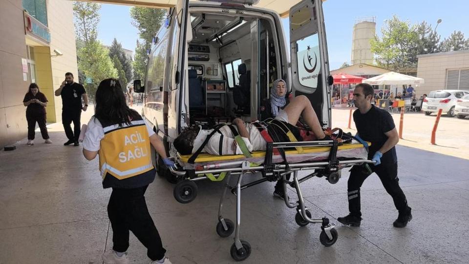 Kontrolden çıkan minibüs şarampole yuvarlandı: 1 yaralı
