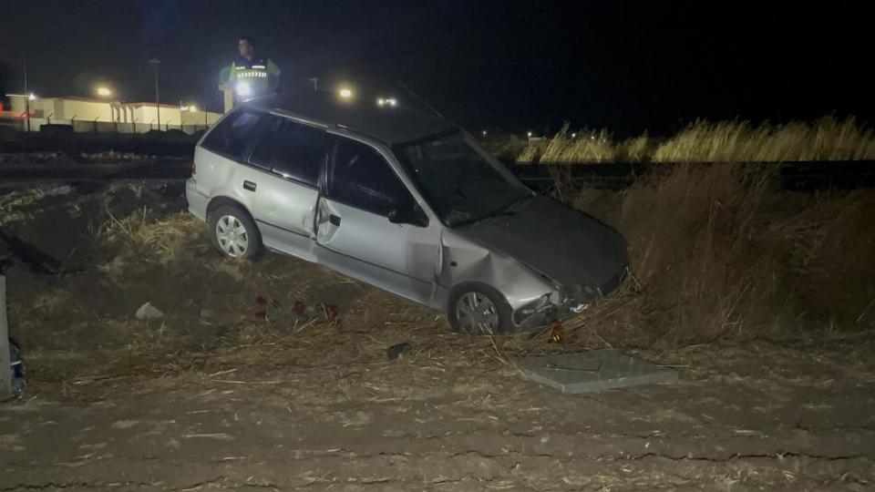 Otomobil beton büze çarptı: 2 yaralı
