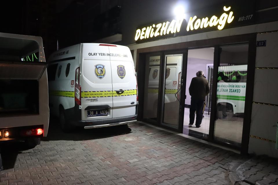 Kocasını uyurken öldürdü