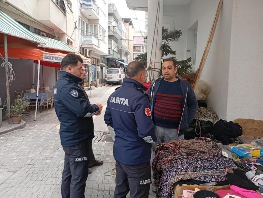 Germencik Belediyesi zabıta ekiplerinden semt pazarında sağanak uyarısı