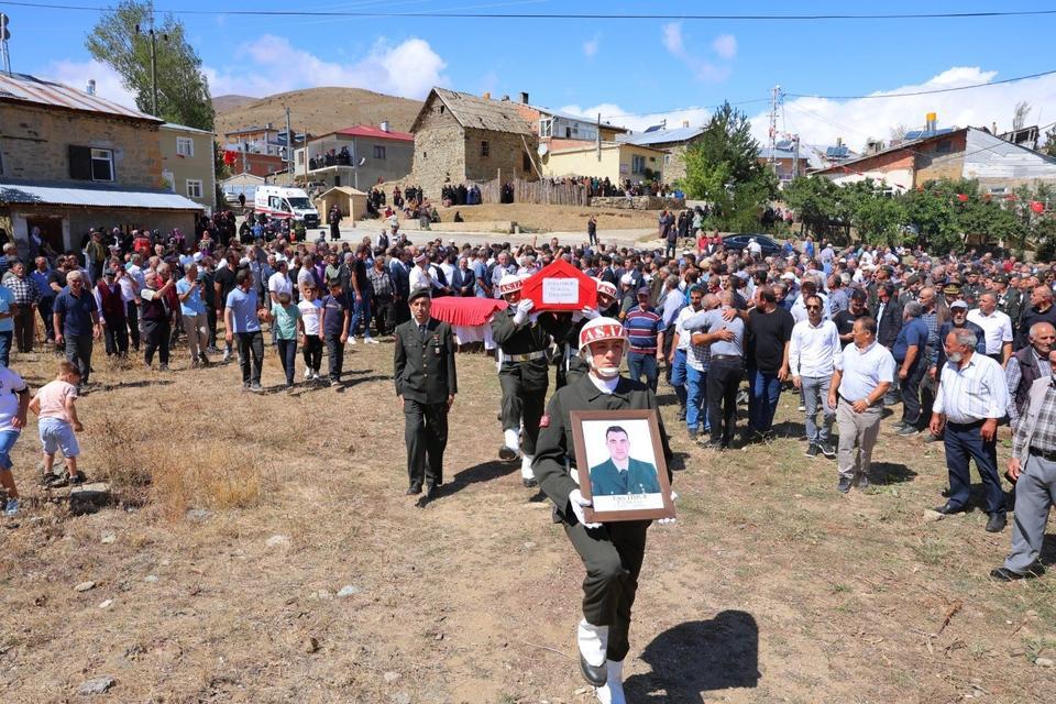 KALP KRİZİ SONUCU VEFAT EDEN UZMAN ÇAVUŞ SON YOLCULUĞUNA UĞURLANDI