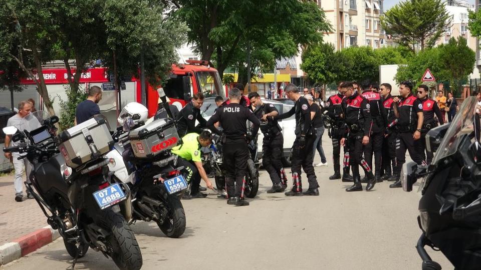 Yunus timleri kaza yaptı: 2 polis yaralı