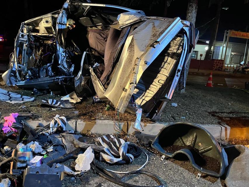 Ağaca çarpan otomobilde can pazarı: Sürücü hayatını kaybetti