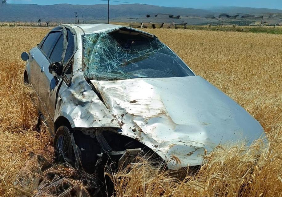 Takla atan otomobilde 4 kişi yaralandı