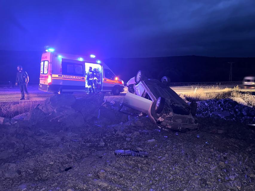 Sürücü takla atan otomobilden burnu kanamadan sağ çıktı