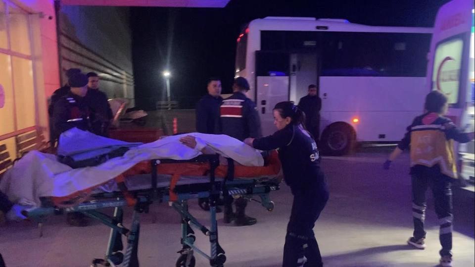 Arkadaşı tarafından bıçaklanan genç kız ağır yaralandı