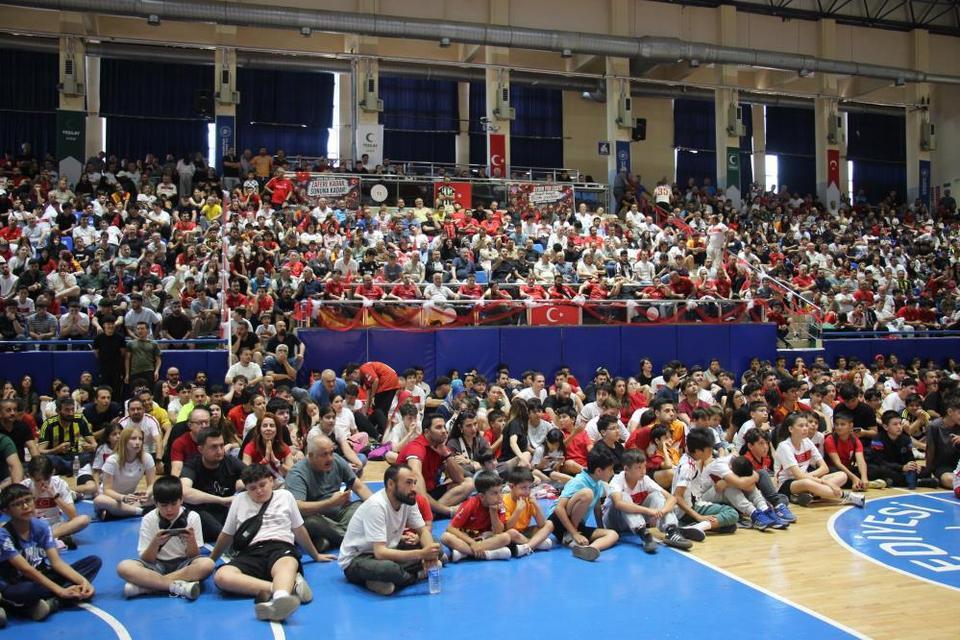 Aydınlılar Dünya Kupası maçını birlikte izledi