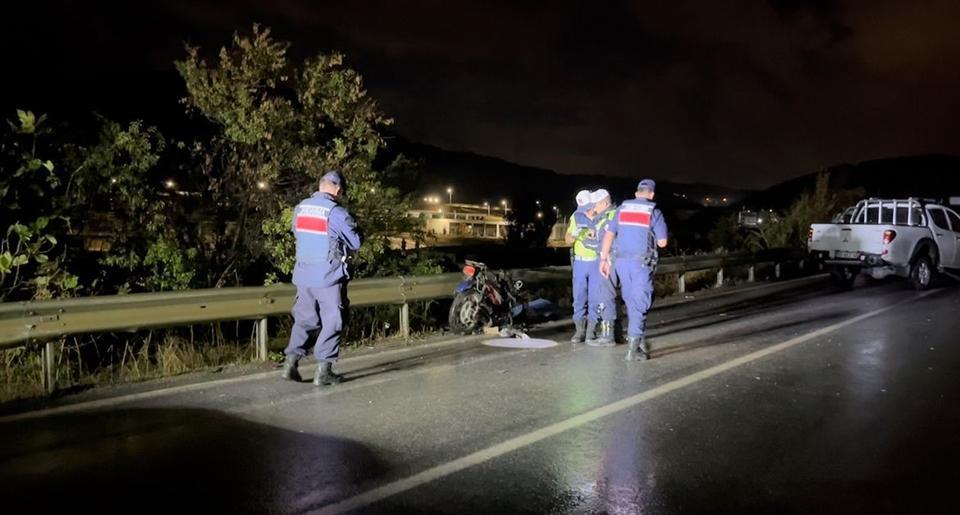 Pikap ile elektrikli bisikletin çarpıştığı kazada 2 kişi öldü
