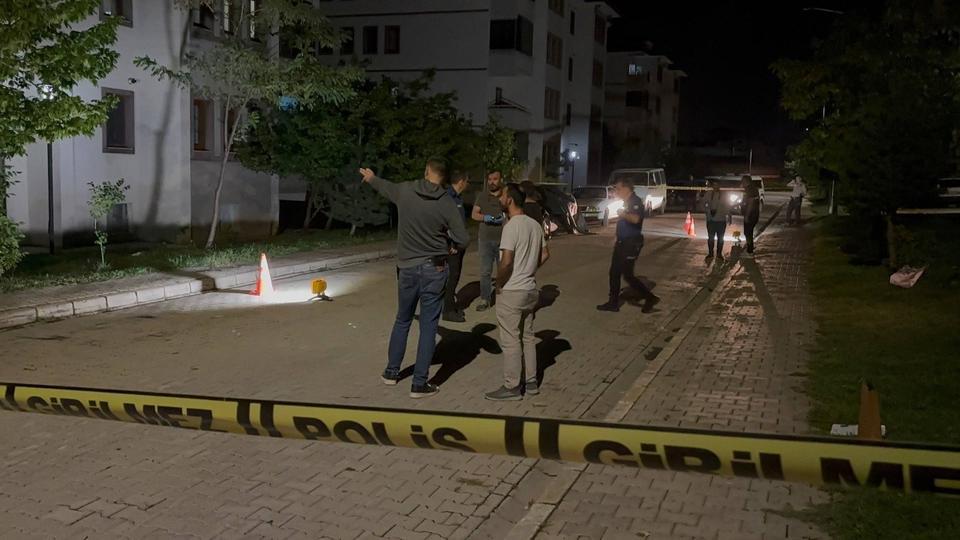 Bir eve silahla ateş edildi
